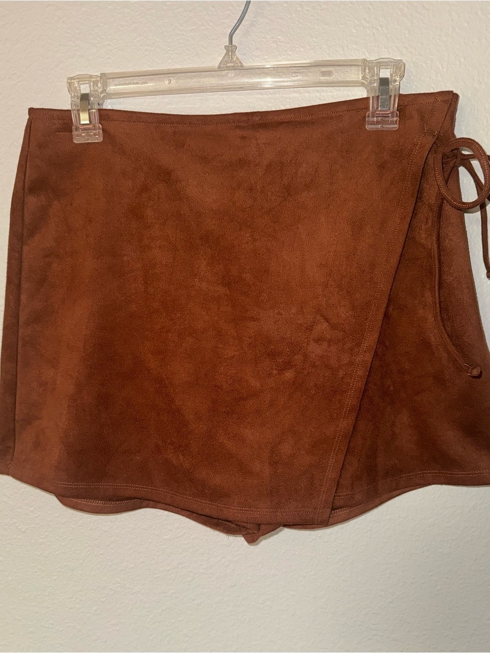 Mi ami for Francesca’s, brown suede skort, ties on the side size medium -brown